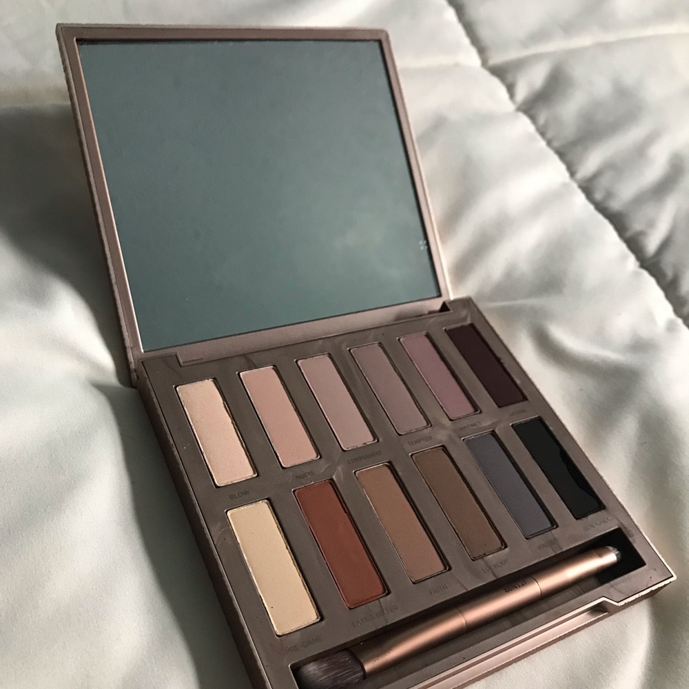 Naked Decay Ultimate Basics Eyeshadow Palette